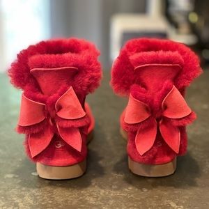 Ugg Classic Heritage Bow size 6 in Red well cared for boots